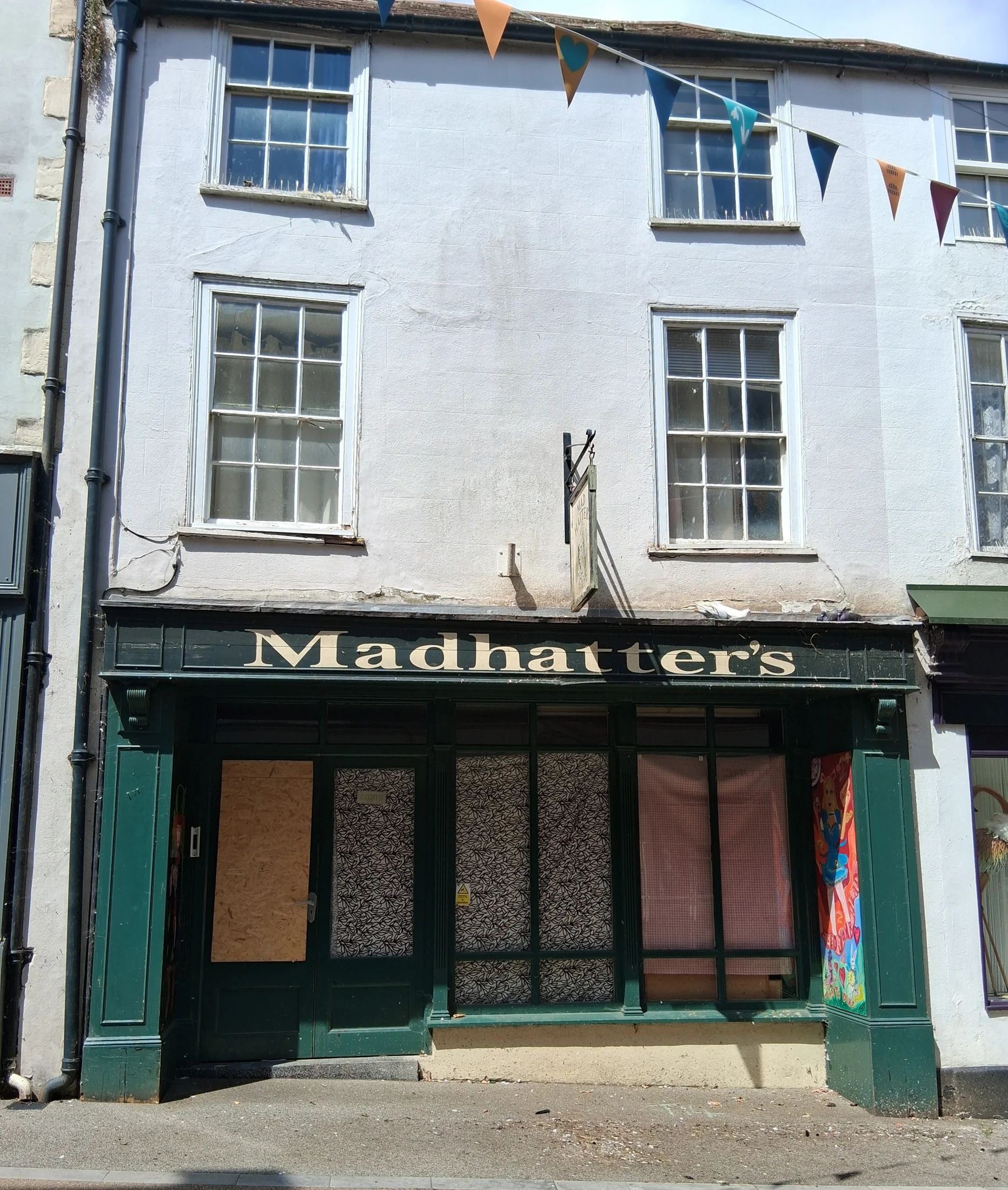 The Madhatters café frontage at 19 Town Street, Shepton Mallet